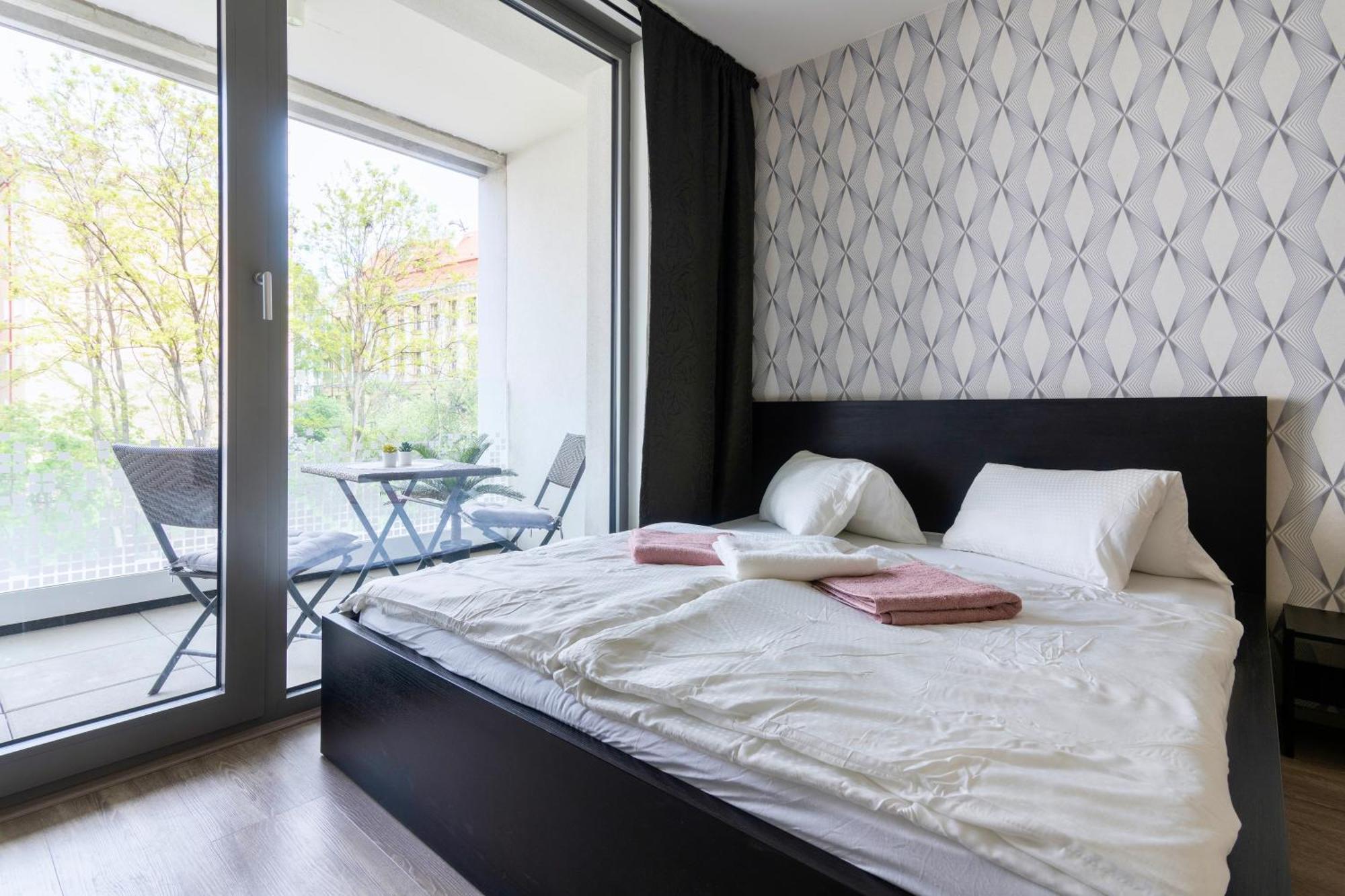 200mb Wifi, Supermarket On-site, 12min Center Apartment Prag